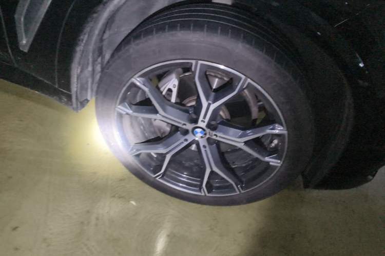 Used BMW X5 2022 Restyled xDrive 40Li M Sport Package Right Front Wheel Hub