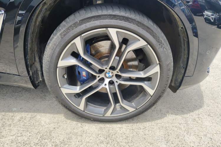 Used BMW X5 2022 xDrive 40Li Luxury Edition M Sport Package Right Front Wheel Hub
