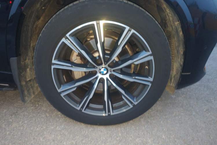 Used BMW X5 2022 xDrive30i M Sport Package Right Front Wheel Hub