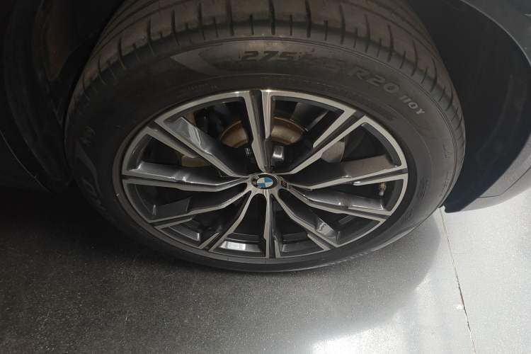 Used BMW X5 2022 Restyled xDrive 30Li Luxury Version M Sport Package Right Front Wheel Hub
