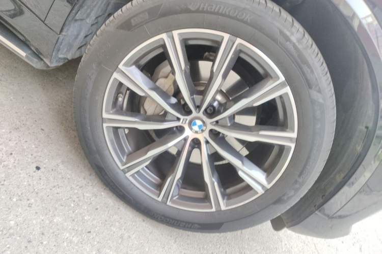 Used BMW X5 2022 xDrive 30Li M Sport Package Right Front Wheel Hub