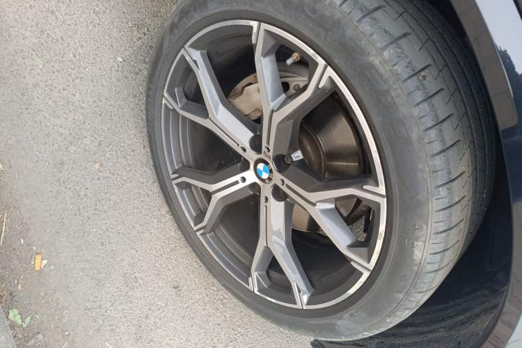 Used BMW X5 2022 Restyled xDrive 40Li M Sport Package Right Front Wheel Hub