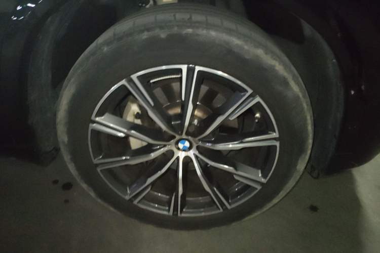 Used BMW X5 2022 Restyled xDrive 30Li M Sport Package Right Front Wheel Hub
