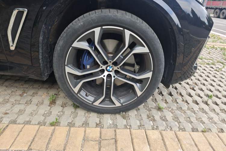 Used BMW X5 2022 xDrive 40Li Luxury Edition M Sport Package Right Front Wheel Hub