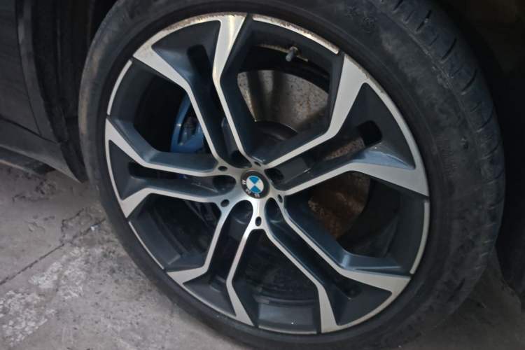 Used BMW X5 2022 xDrive 40Li Luxury Edition M Sport Package Right Front Wheel Hub