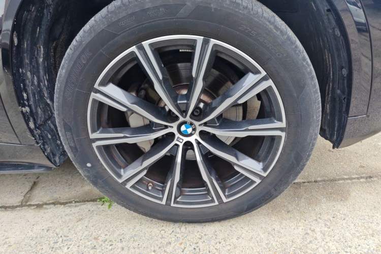 Used BMW X5 2022 Restyled xDrive 30Li Luxury Version M Sport Package Right Front Wheel Hub
