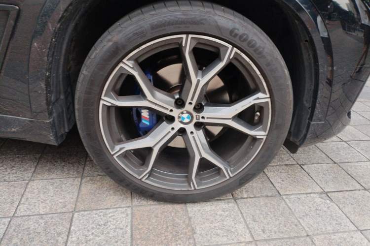 Used BMW X5 2022 xDrive 40Li M Sport Package Right Front Wheel Hub