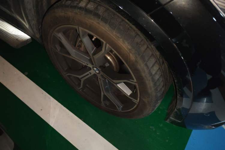 Used BMW X5 2022 xDrive 40Li M Sport Package Right Front Wheel Hub