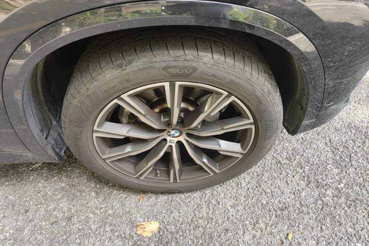 Used BMW X5 2022 xDrive 30Li Luxury M Sport Package Right Front Wheel Hub