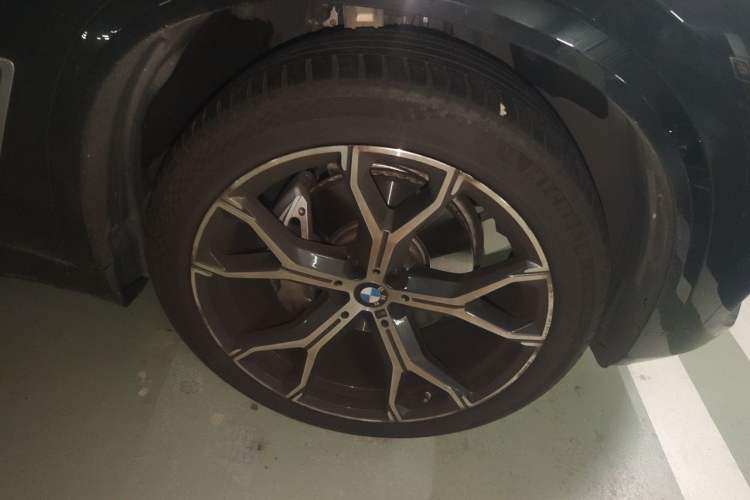 Used BMW X5 2022 xDrive 40Li M Sport Package Right Front Wheel Hub