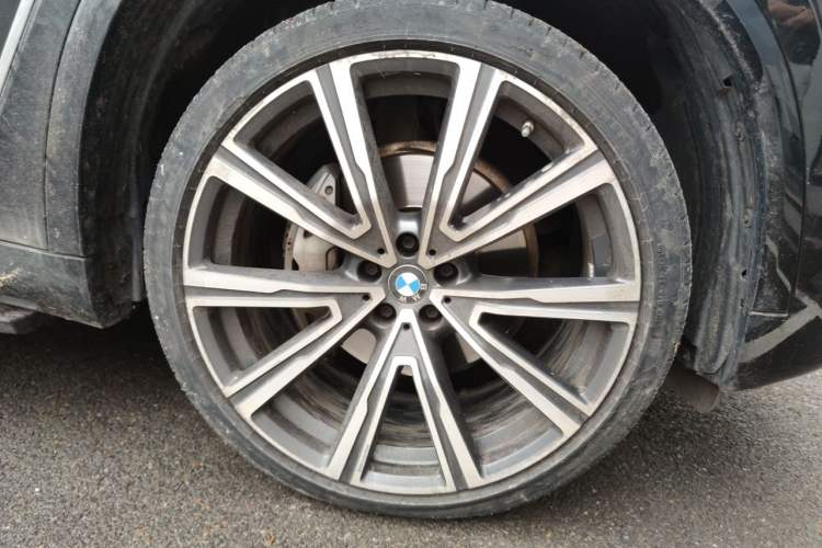 Used BMW X5 2022 xDrive 40Li Luxury Edition M Sport Package Right Front Wheel Hub