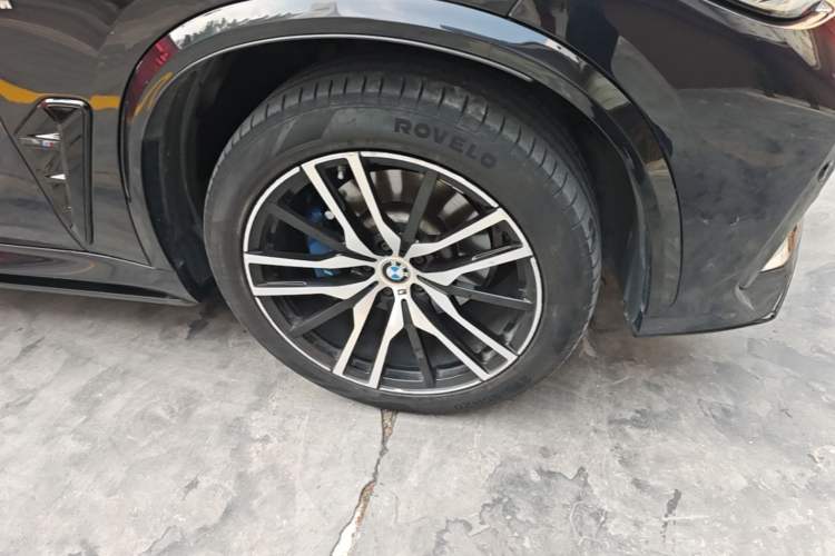 Used BMW X5 2022 Restyled xDrive 30Li Luxury Version M Sport Package Right Front Wheel Hub
