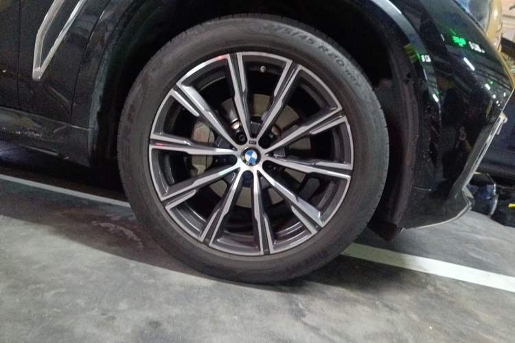 Used BMW X5 2022 Restyled xDrive 30Li Luxury Version M Sport Package Right Front Wheel Hub