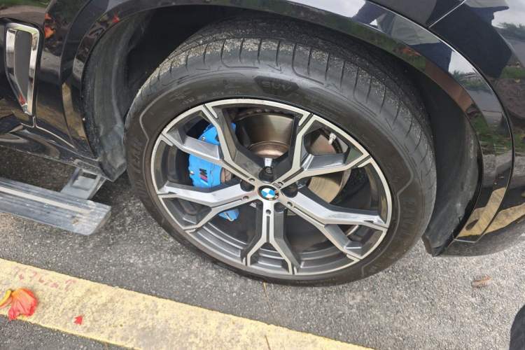 Used BMW X5 2022 xDrive 40Li M Sport Package Right Front Wheel Hub