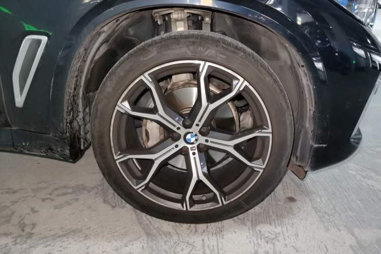 Used BMW X5 2022 Restyled xDrive 40Li M Sport Package Right Front Wheel Hub