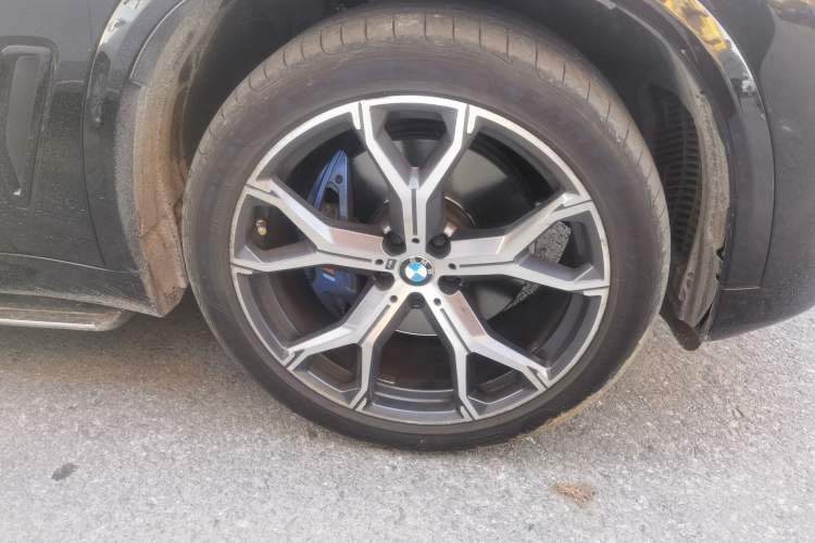 Used BMW X5 2022 xDrive40i Luxury Edition M Sport Package Right Front Wheel Hub