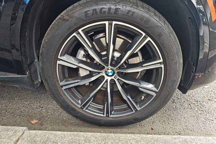 Used BMW X5 2022 Restyled xDrive 30Li M Sport Package Right Front Wheel Hub