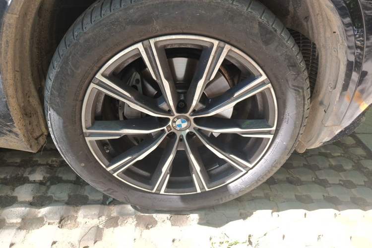Used BMW X5 2022 xDrive40i M Sport Package Right Front Wheel Hub