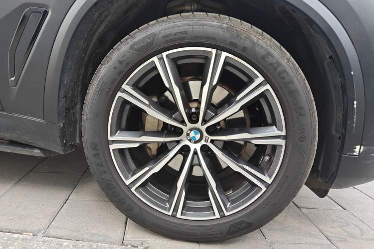 Used BMW X5 2022 xDrive 30Li Luxury M Sport Package Right Front Wheel Hub