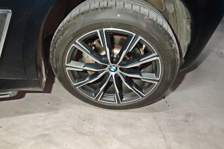 Used BMW X5 2022 xDrive 30Li Luxury M Sport Package Right Front Wheel Hub