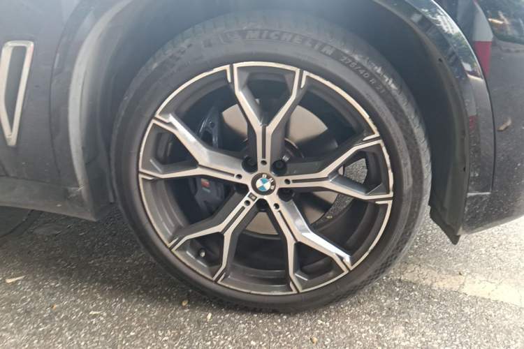 Used BMW X5 2022 Restyled xDrive 40Li M Sport Package Right Front Wheel Hub