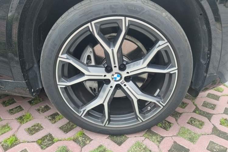 Used BMW X5 2022 Restyled xDrive 40Li M Sport Package Right Front Wheel Hub