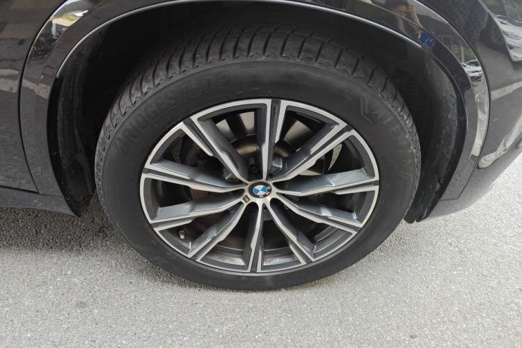 Used BMW X5 2022 xDrive30i M Sport Package Right Front Wheel Hub