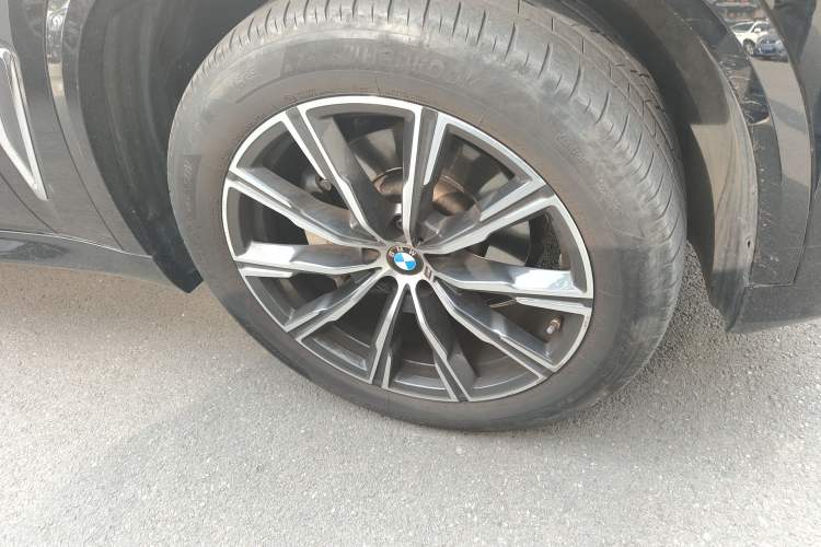 Used BMW X5 2022 Restyled xDrive 30Li M Sport Package Right Front Wheel Hub