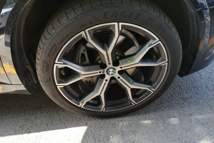Used BMW X5 2022 Restyled xDrive 40Li M Sport Package Right Front Wheel Hub
