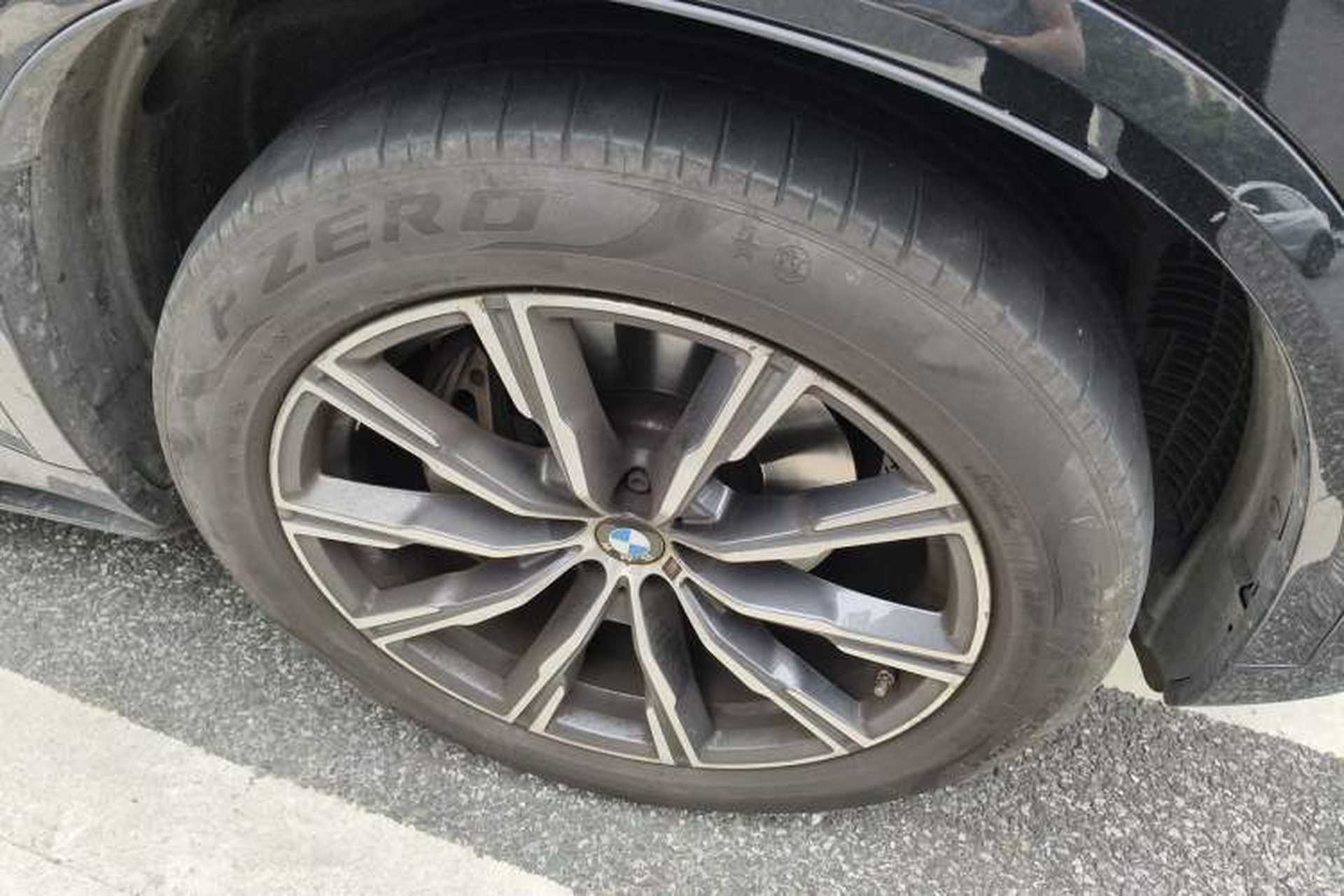 Used BMW X5 2022 xDrive40i M Sport Package Right Front Wheel Hub