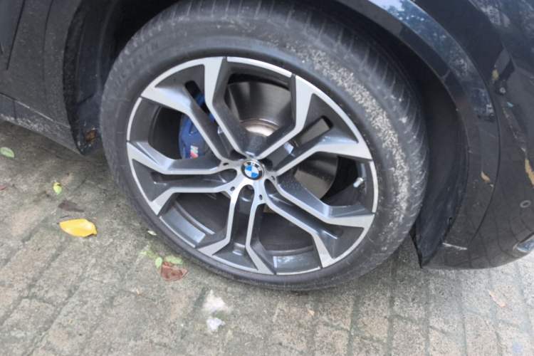 Used BMW X5 2022 Restyled xDrive 40Li Luxury Edition M Sport Package Right Front Wheel Hub