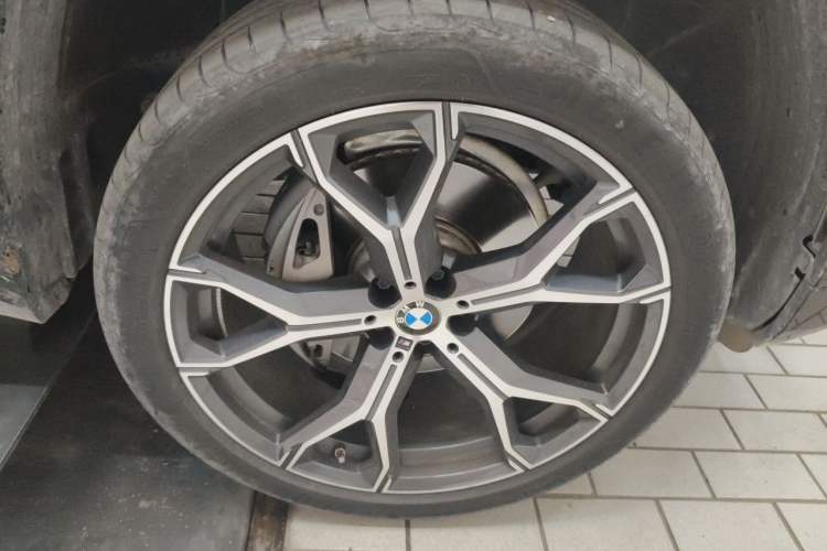 Used BMW X5 2022 Restyled xDrive 40Li M Sport Package Right Front Wheel Hub