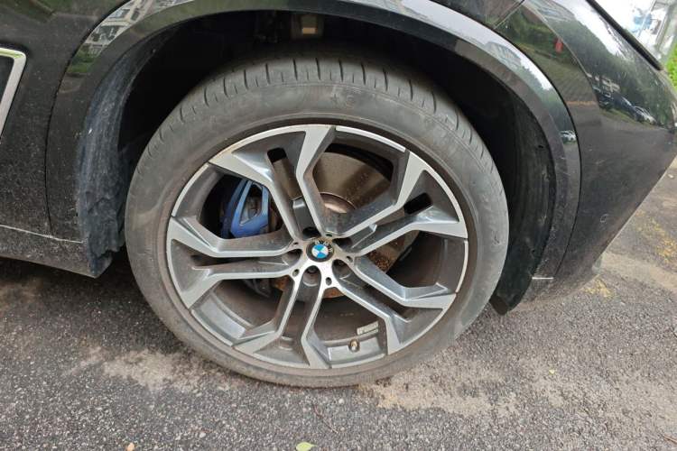 Used BMW X5 2022 Restyled xDrive 40Li M Sport Package Right Front Wheel Hub