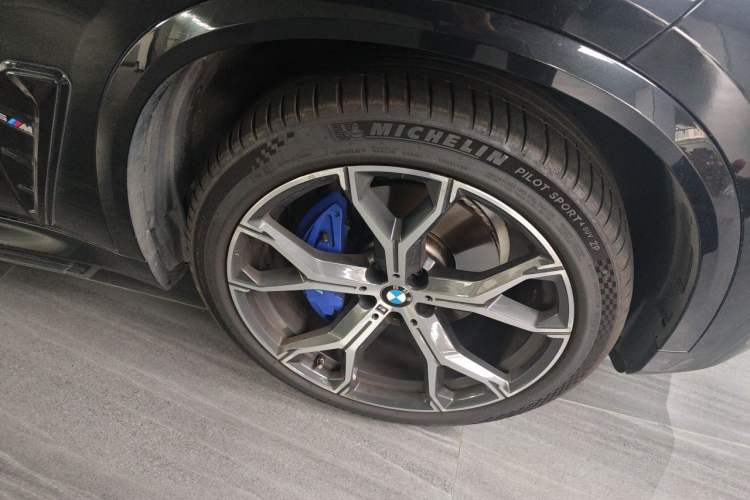 Used BMW X5 2022 xDrive 40Li M Sport Package Right Front Wheel Hub