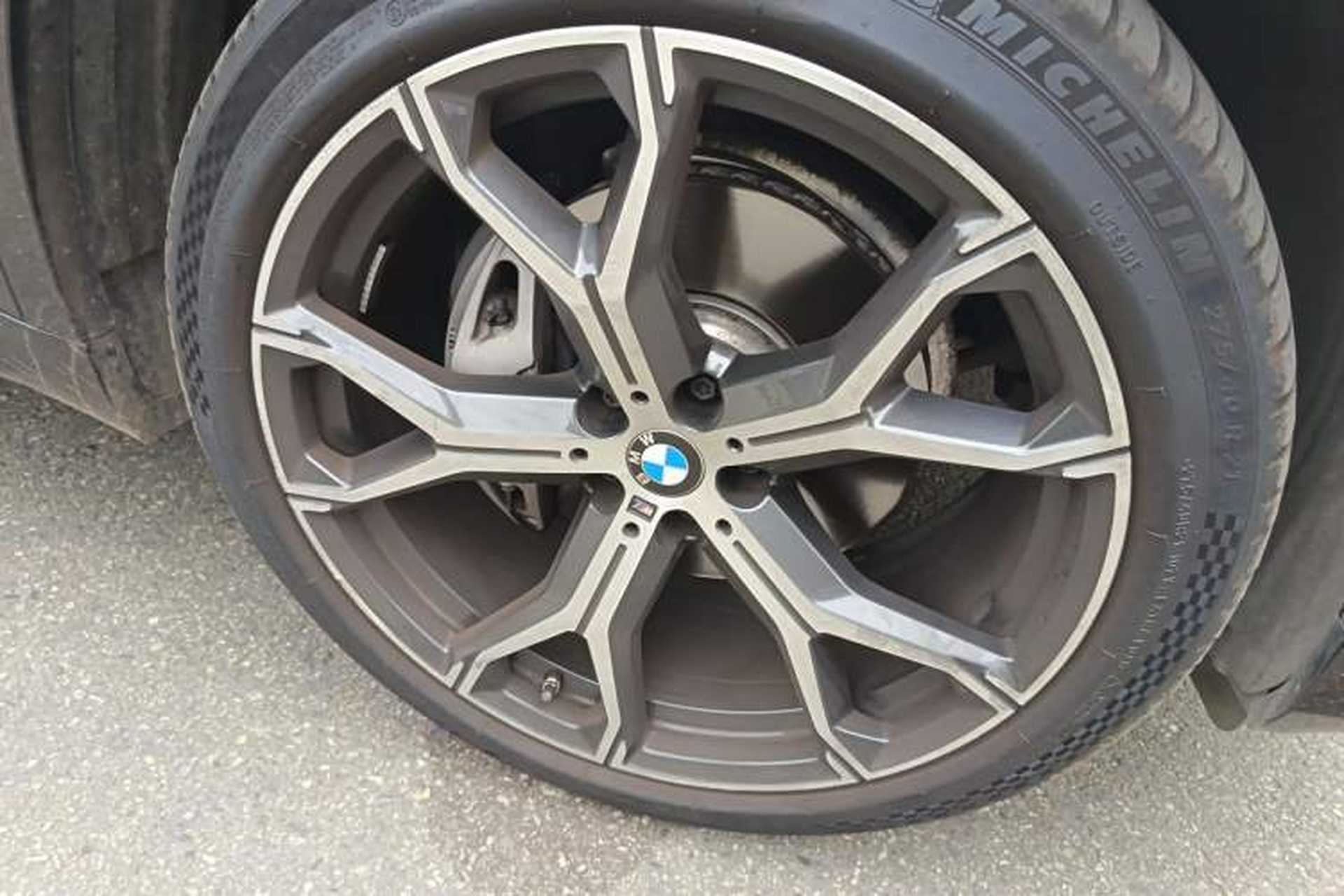 Used BMW X5 2022 xDrive 40Li M Sport Package Right Front Wheel Hub