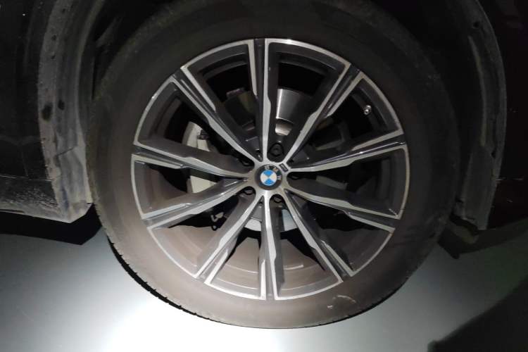 Used BMW X5 2022 xDrive 30Li Luxury M Sport Package Right Front Wheel Hub