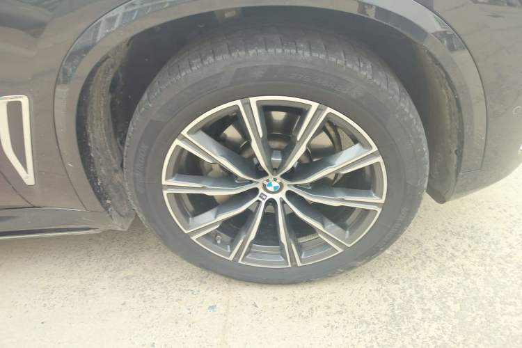 Used BMW X5 2022 Restyled xDrive 30Li Luxury Version M Sport Package Right Front Wheel Hub
