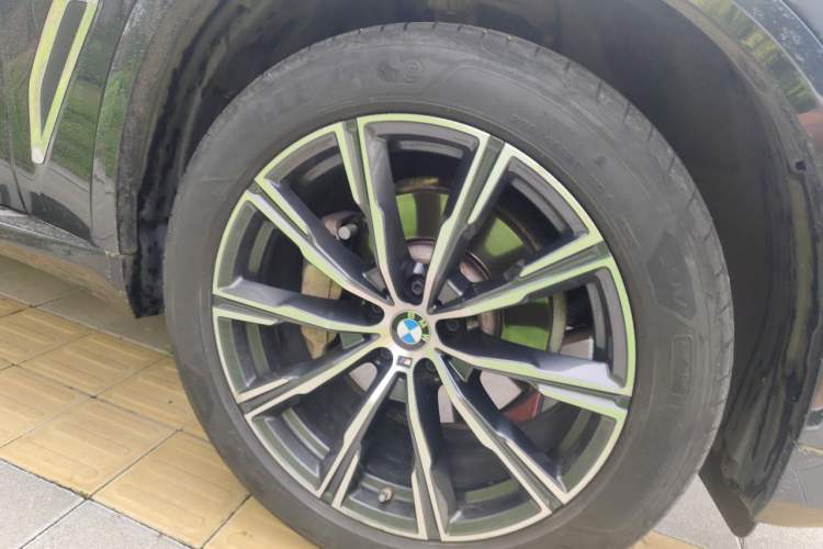 Used BMW X5 2022 xDrive 30Li M Sport Package Right Front Wheel Hub