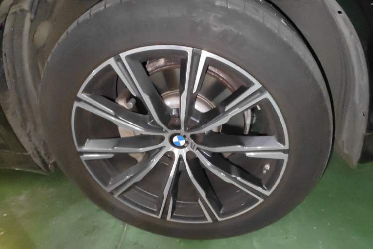 Used BMW X5 2022 xDrive 30Li Luxury M Sport Package Right Front Wheel Hub