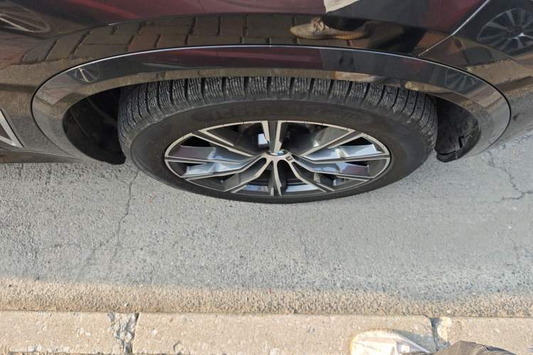 Used BMW X5 2022 Restyled xDrive 30Li Luxury Version M Sport Package Right Front Wheel Hub
