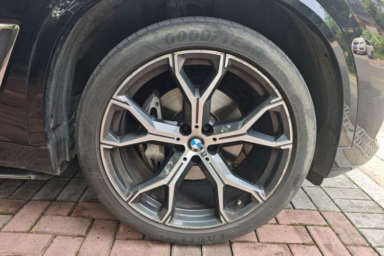 Used BMW X5 2022 Restyled xDrive 40Li M Sport Package Right Front Wheel Hub