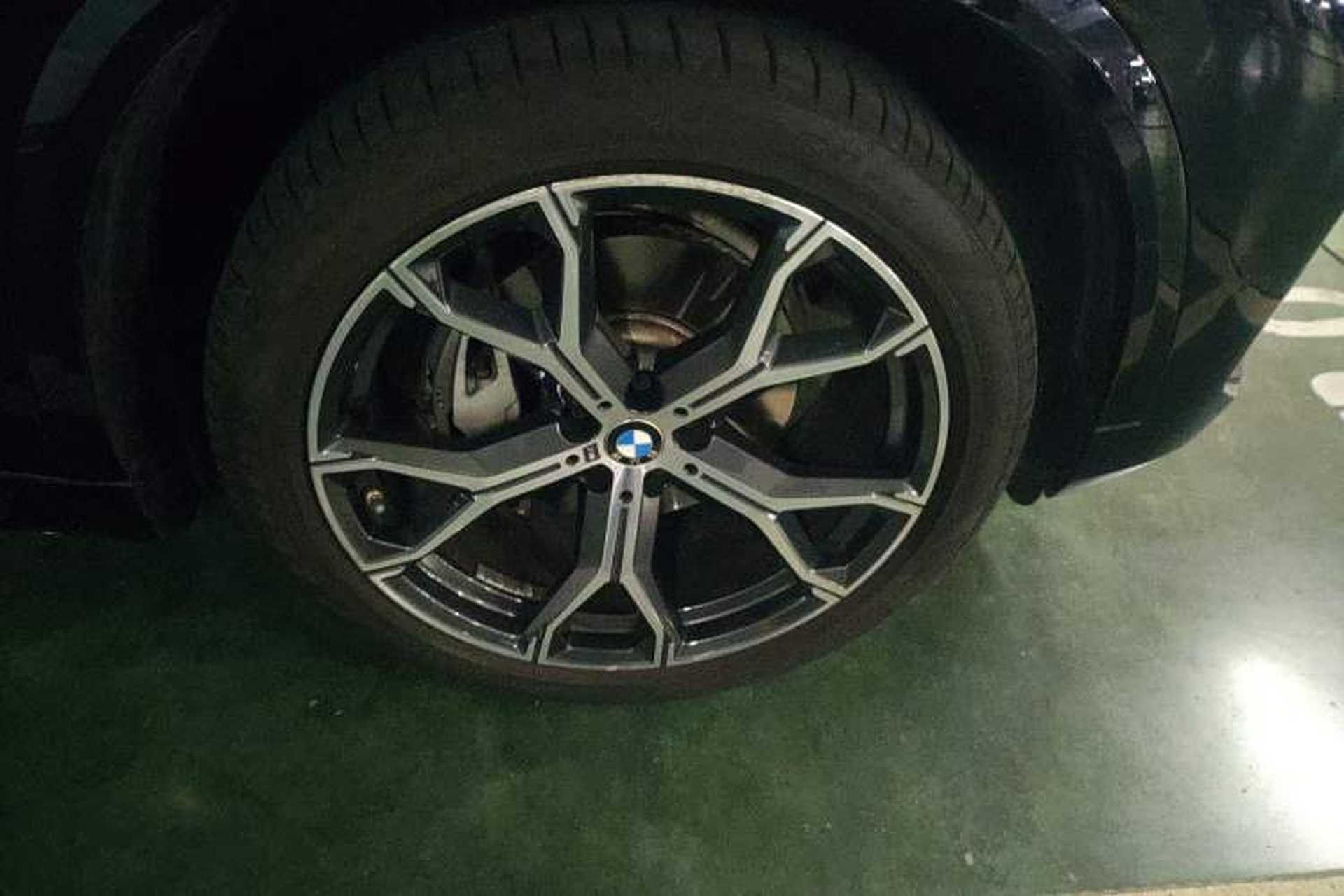 Used BMW X5 2022 xDrive 40Li M Sport Package Right Front Wheel Hub