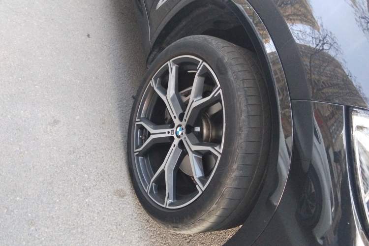 Used BMW X5 2022 xDrive 40Li M Sport Package Right Front Wheel Hub