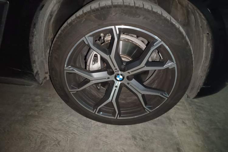 Used BMW X5 2022 Restyled xDrive 40Li M Sport Package Right Front Wheel Hub