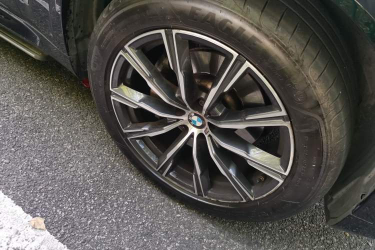 Used BMW X5 2022 xDrive 30Li Luxury M Sport Package Right Front Wheel Hub