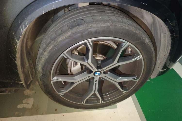 Used BMW X5 2022 xDrive 40Li M Sport Package Right Front Wheel Hub