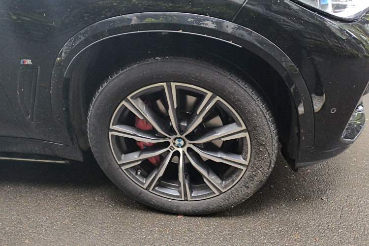 Used BMW X5 2022 xDrive40i M Sport Package Right Front Wheel Hub