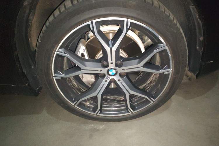 Used BMW X5 2022 Restyled xDrive 40Li M Sport Package Right Front Wheel Hub