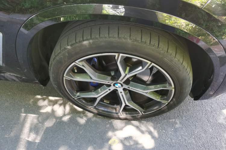 Used BMW X5 2022 Restyled xDrive 40Li M Sport Package Right Front Wheel Hub