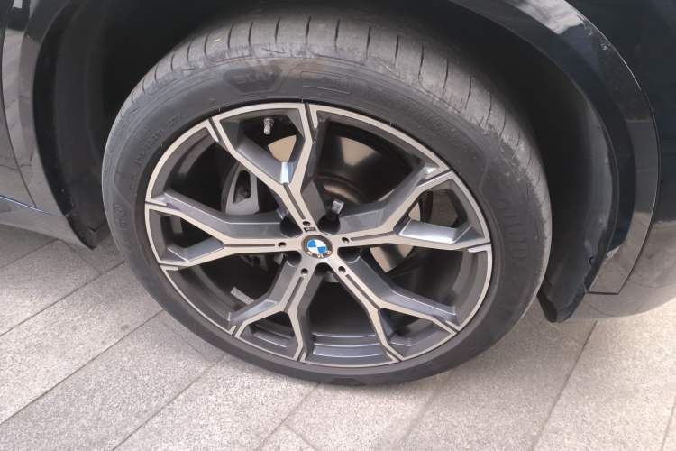 Used BMW X5 2022 xDrive 40Li M Sport Package Right Front Wheel Hub